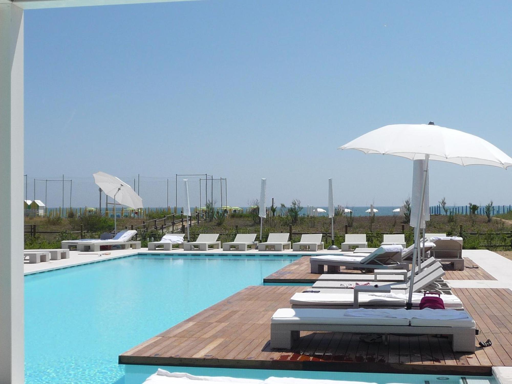 Hotel Mediterraneo Suite&Residence ليدو دي يسولو المظهر الخارجي الصورة